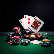 မြန်မာ ကစားသမားများ အွန်လိုင်း Baccarat ကတ်ဂိမ်း ကစားနေသည့် မြင်ကွင်း